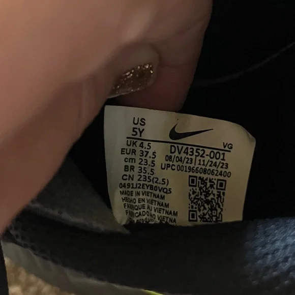 Nike Size 5Y Kids Black + Yellow Soccer Cleats Sneakers - Picture 4 of 4